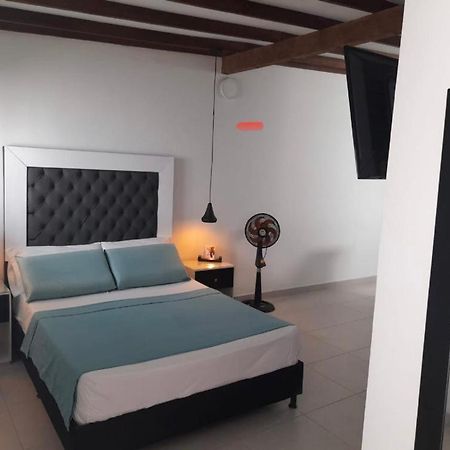 Vip Apartasuites Rosales Medellín Esterno foto