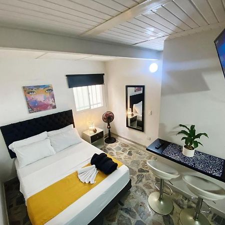 Vip Apartasuites Rosales Medellín Esterno foto