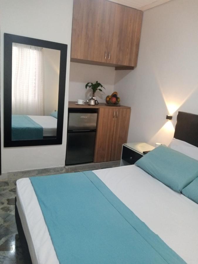 Vip Apartasuites Rosales Medellín Esterno foto