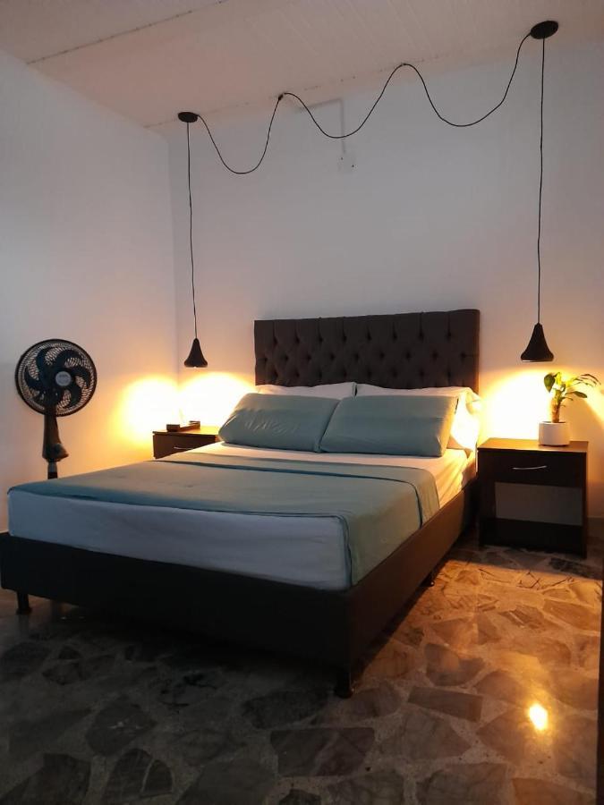 Vip Apartasuites Rosales Medellín Esterno foto