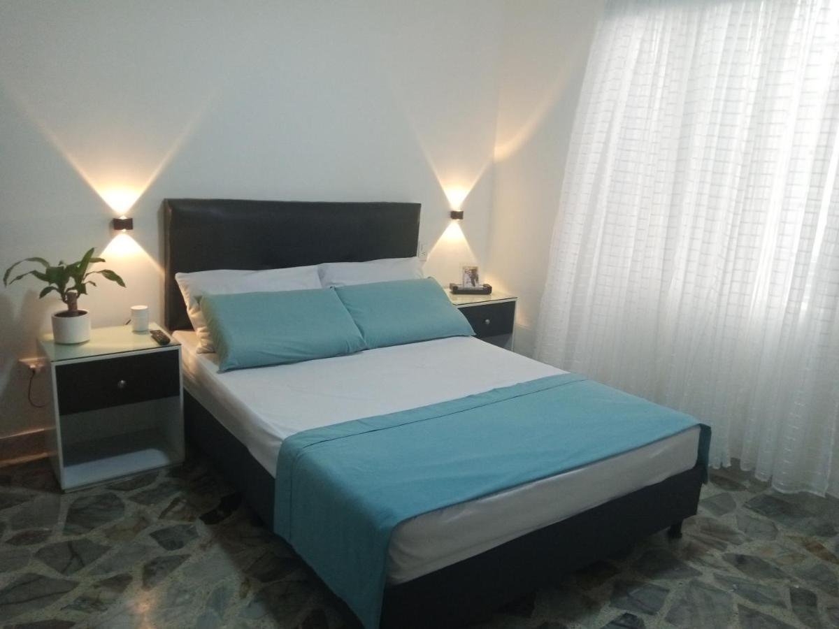 Vip Apartasuites Rosales Medellín Esterno foto