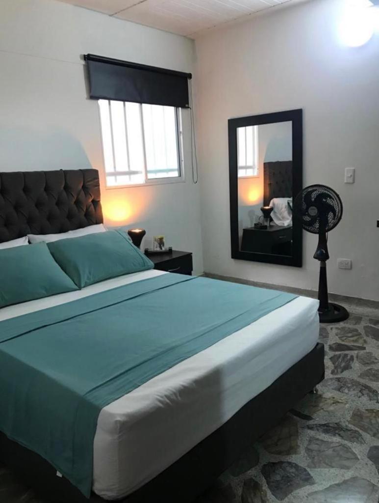 Vip Apartasuites Rosales Medellín Esterno foto