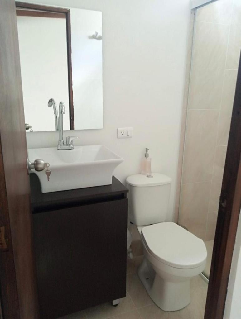 Vip Apartasuites Rosales Medellín Esterno foto